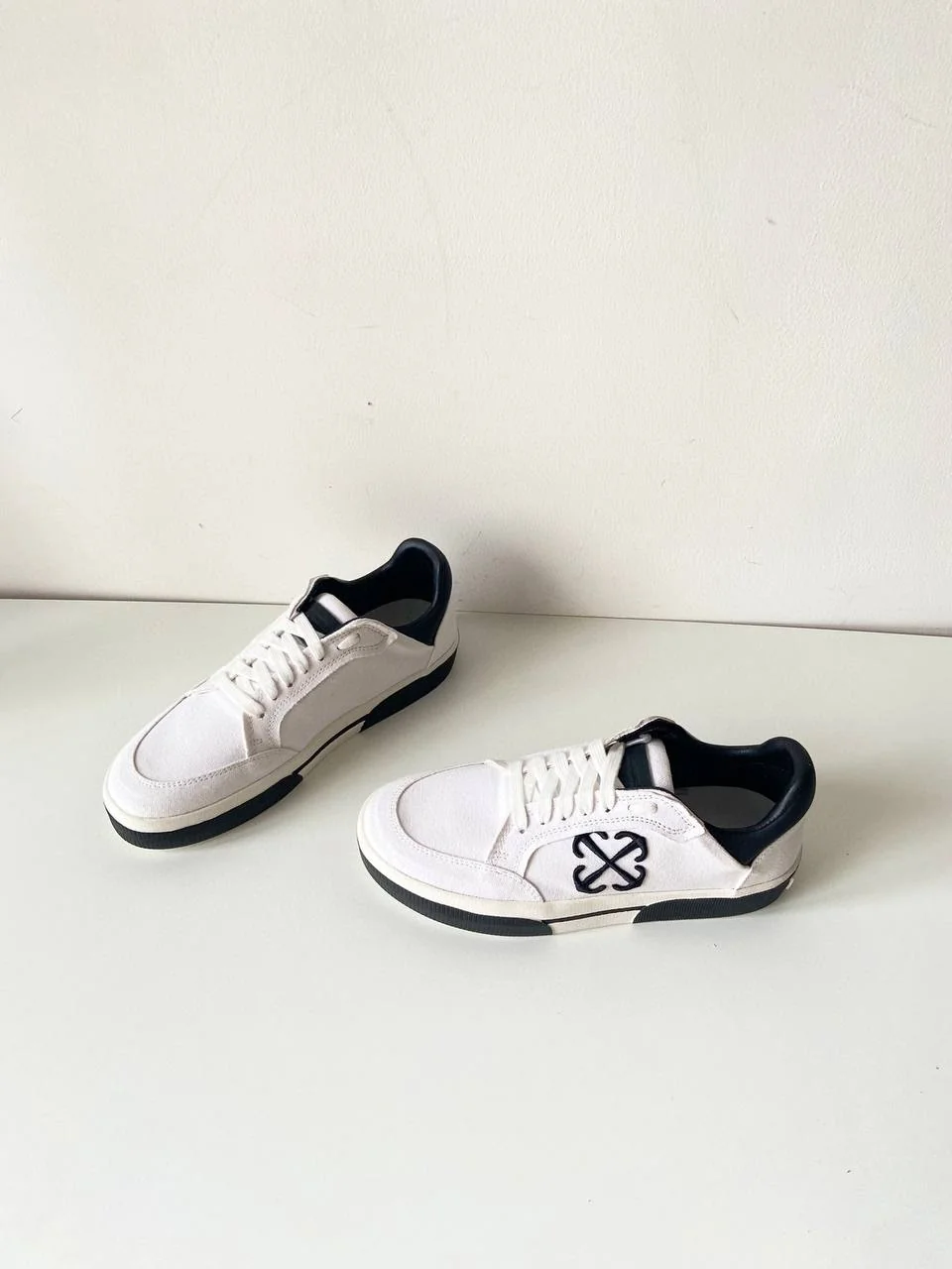 Жіночі кросівки - Off-White